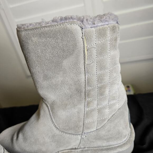 Women's BearPaw Boots, Size 8M, Gray Suede. Pre-owned - Picture 8 of 10